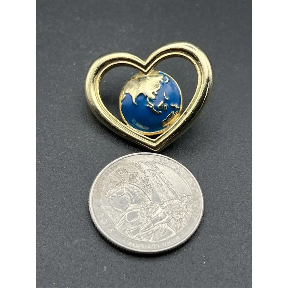 Avon Gold‎ Tone Heart Globe World Lapel Hat Pin